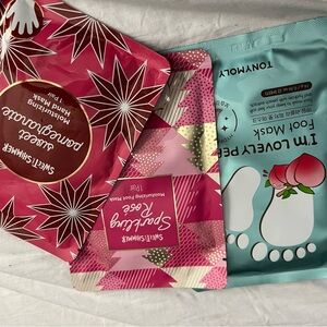 I'm Lovely Peach Foot Mask & Sweet Shimmer Hand Mask Set